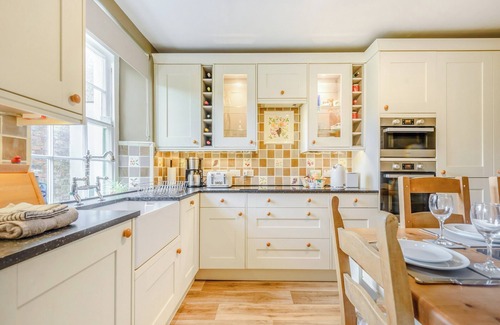 Aberaeron Cottage | Fabulous Georgian property overlooking the harbour of Aberaeron.