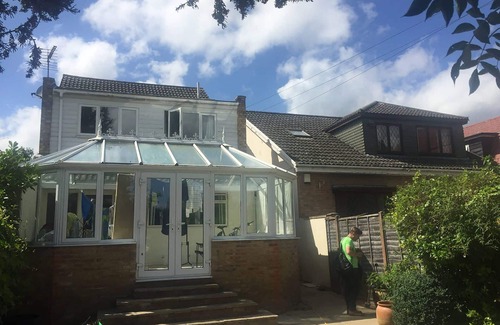 Wraysbury House | Fabulous house on the river Thames riverside, near Windsor, Heathrow and London