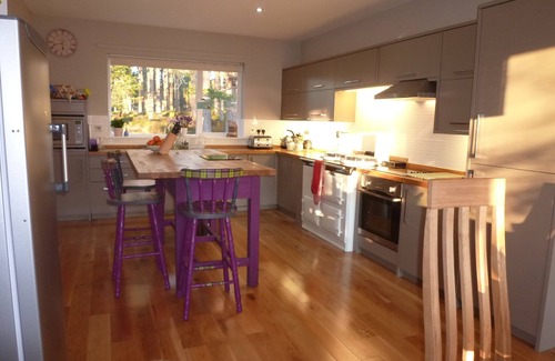 Coylumbridge Villa | Fabulous location, luxury lodge for 8+2 in cots, hot tub, garden, garage, dogs