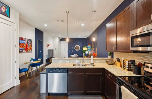West End Condo | Fabulous NashVegas Loft Retreat near Vandy off West End, Mins to Broadway