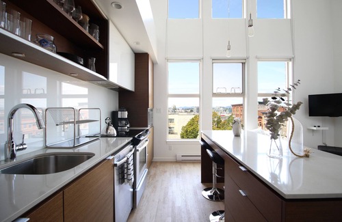 Downtown Victoria Condo | Fabulous Penthouse Loft in ❤︎ of Victoria