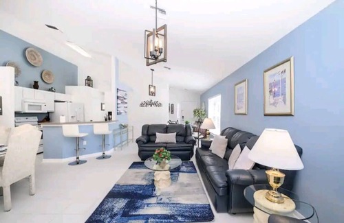 Lake Berkley House | Fabulous, Quiet Family Resort Vacation Home, South Facing Pool, Disney, SeaWorld