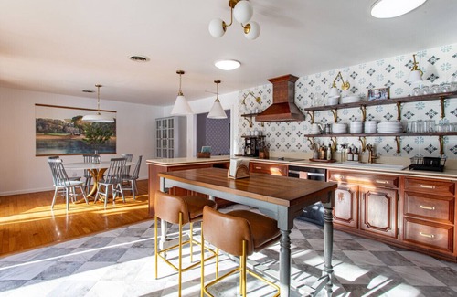 Narrowsburg House | Fabulous Riverfront w/Sunroom, Walk to Town!