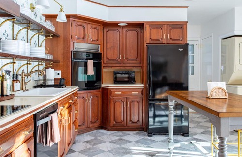 Narrowsburg House | Fabulous Riverfront w/Sunroom, Walk to Town!
