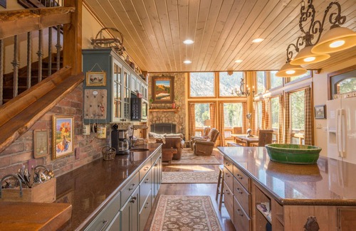 Nathrop House | Fabulous Scenic Mountain Home - Sleeps 10!