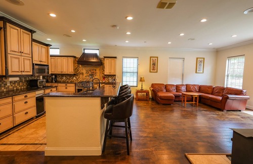 New Hill Villa | Fabulous Six Bedroom Jordan Lake Tuscan Villa.