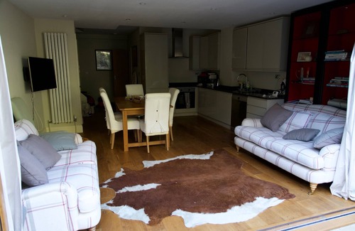 Fulham Broadway Apartment | Fabulous spacious Garden flat with south facing garden