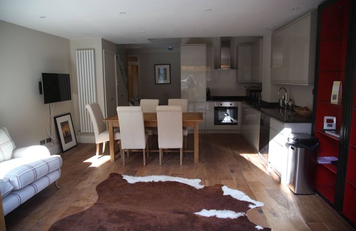 Fulham Broadway Apartment | Fabulous spacious Garden flat with south facing garden