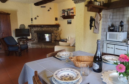 Castelnuovo di Garfagnana Cottage | Fabulous Spectacularly Located Romantic Cottage With Private Infinity Pool