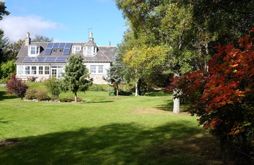 Braemar House | Fabulous sunny house in large private gardens. Sun porch & patio. Mountain views