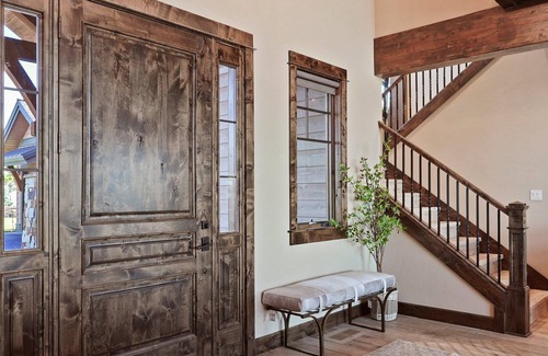 Powell Butte House | Fabulous Views, Fireplace, Hot Tub, Fire Pit, Outdoor Pizza Oven, Resort Pool