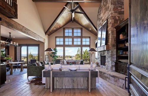 Powell Butte House | Fabulous Views, Fireplace, Hot Tub, Fire Pit, Outdoor Pizza Oven, Resort Pool