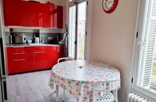 Angouleme Apartment | Facing the town hall, large apartment