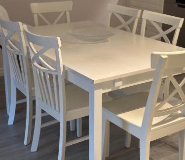 Lysekil House | Fagerbacka Svit. Trivsam lägenhet nära havet