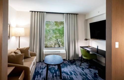 Highland Park Hotel | Fairfield by Marriott Inn & Suites Louisville Airport