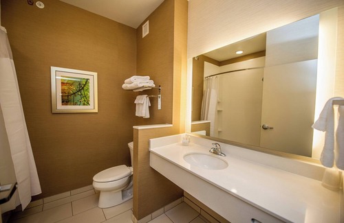 Cambridge Hotel | Fairfield Inn & Suites Cambridge