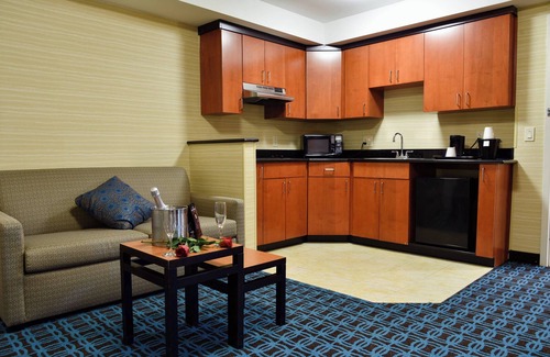 Windsor Locks Hotel | Fairfield Inn & Suites Hartford Airport