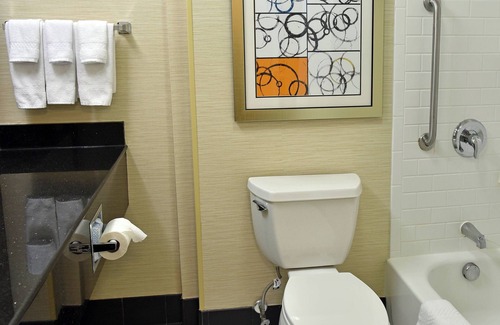 Windsor Locks Hotel | Fairfield Inn & Suites Hartford Airport