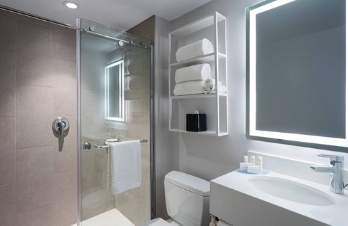 Lincoln Square Hotel | Fairfield Inn & Suites New York Manhattan/Central Park