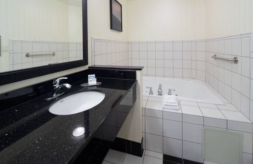 Bremerton Hotel | Fairfield Inn & Suites Seattle Bremerton
