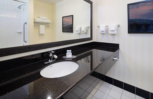 Bremerton Hotel | Fairfield Inn & Suites Seattle Bremerton
