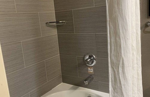 Travis - Chelsea Hotel | Fairfield Inn & Suites by Marriott New York Staten Island