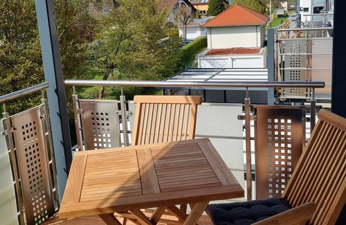 Huefingen Apartment | Fairflats Hüfingen: Küche Arbeitsplatz Balkon Aufzug