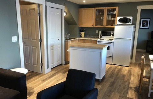 Central Okanagan House | Fairhaven Suite-POOL & SPECTACULAR LAKEVIEWS