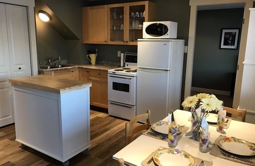 Central Okanagan House | Fairhaven Suite-POOL & SPECTACULAR LAKEVIEWS