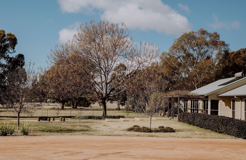 St Fillans House | Fairleys Mudgee - Minutes to Wineries & Great for Families