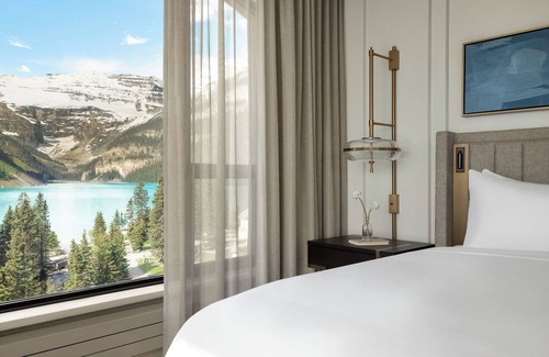 Lake Louise Hotel | Fairmont Chateau Lake Louise