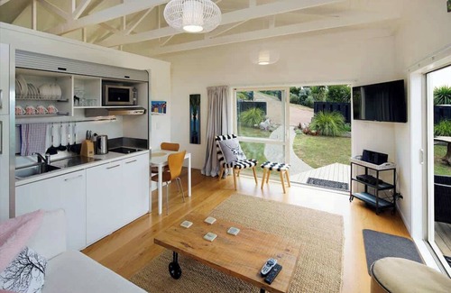 Palm Beach Apartment | Fairview Apartment - Unit 2 | Stay Waiheke