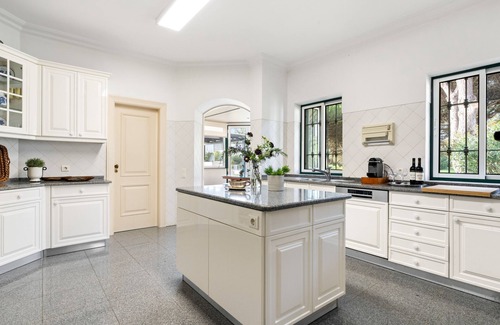Quinta da Marinha Villa | Fairview Villa by Cadenzalux