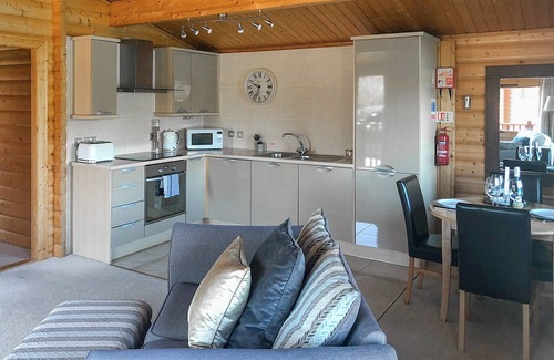Newton Saint Cyres Ski Chalet | Fairway Lodge Hot Tub