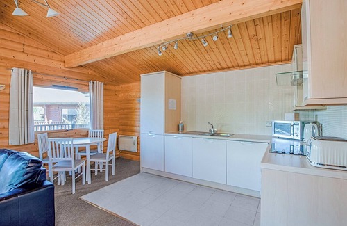 Newton Saint Cyres Ski Chalet | Fairway Lodge Hot Tub