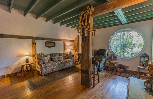 Chickamauga Cottage | Fairytale cottage in Chickamauga, GA