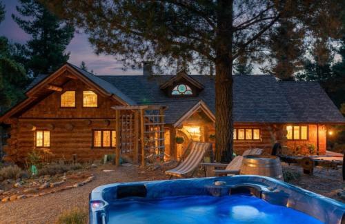 Alexandra House | Fairytale Log Cabin - Homewood Forest Retreat
