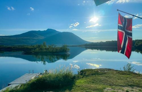 Balsfjord House | Fairytale STAYcation - JACUZZI, BOAT & SAUNA