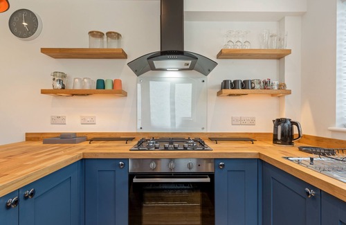 Pembroke Dock Cottage | Falcon House - Central location