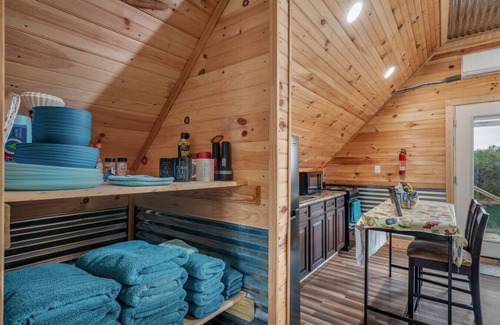 Bryant House | Fall Foliage Retreat: Hot Tub, Kayaks & Pond Deck