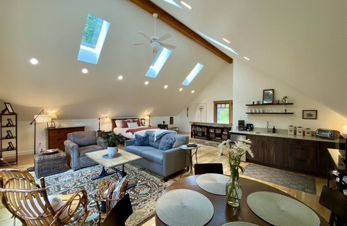 Deer Harbor Apartment | Fall Specials! Experience Deer Harbor charm in our cozy 1-bedroom loft apartment