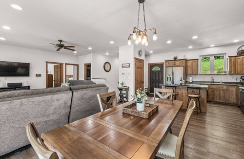 Gleason House | Fall UTV enthusiasts! Book your stay!Easy Access to Harrison Hills Trail heads
