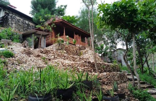 Wonosari House | Fam Sugiono Cottage - Wooden House