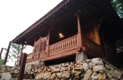 Wonosari House | Fam Sugiono Cottage - Wooden House