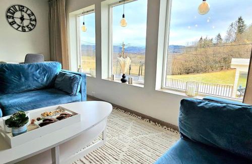Lyngdal Villa | Familie bolig med hage