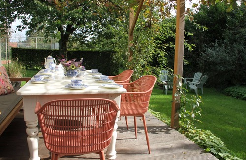 Erichem House | Familiehuis De Betuwe met Prive Tennisbaan, Open Haard en Sauna
