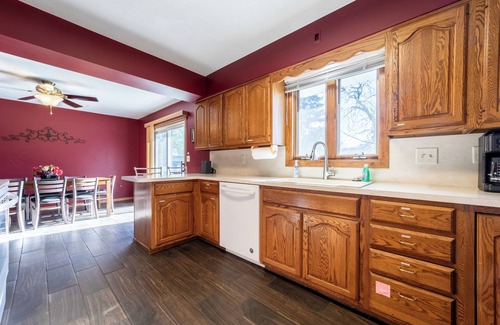 Grand Island House | Families- Centrally Located