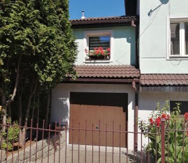 Legnica Apartment | Familijny Apartament z Garażem