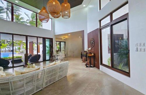 Tabuelan Villa | Family 6 Bedroom House
