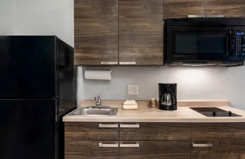 Carson City Hotel | Family Adventure Awaits: Pet-Friendly Room w/Kitchen Near Scenic Lake Tahoe